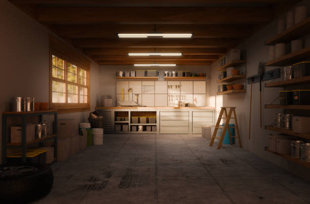 à l’intérieur d’un garage au soleil de l’après-midi - garage maison photos et images de collection